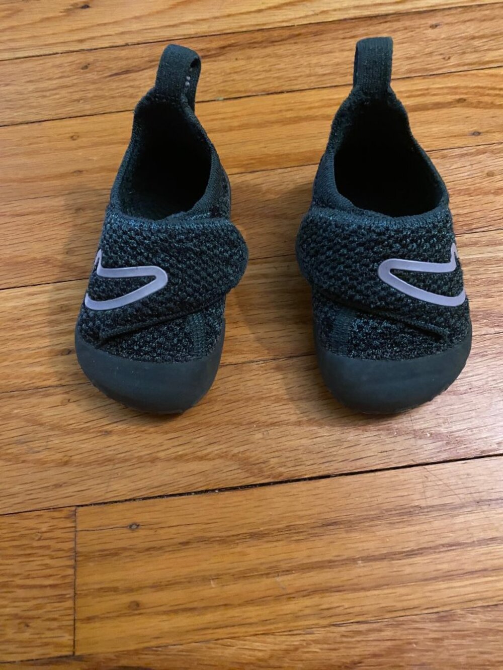 Nike Toddler Sneakers Size 4 Green